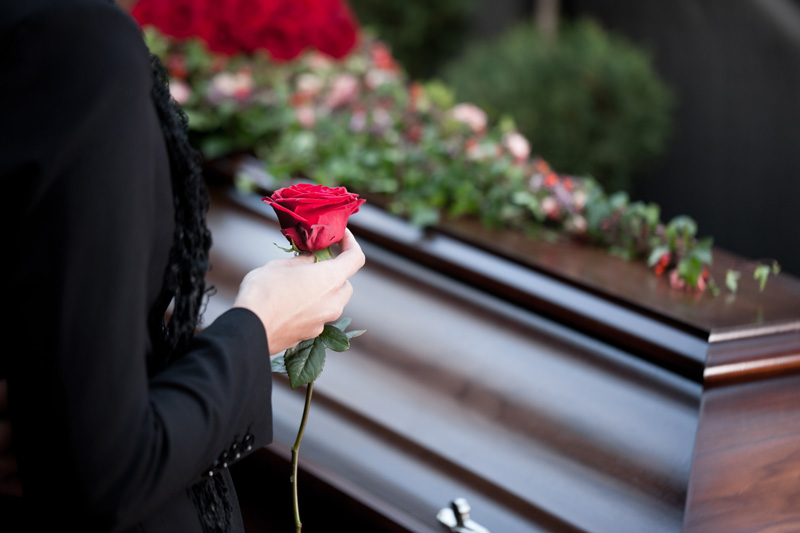 Organizzare un funerale tramite un'agenzia funebre